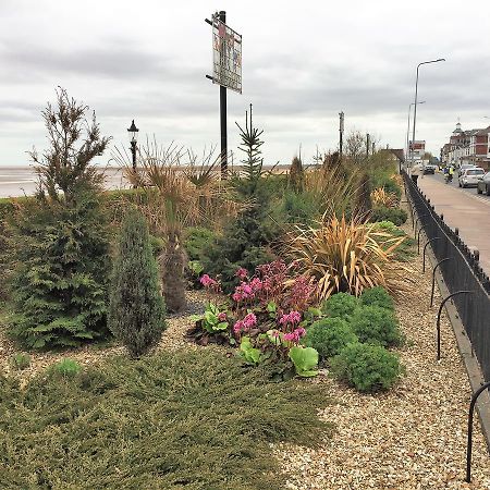 Lovely Sea Front House In Cleethorpes - Sleeps 6 Экстерьер фото