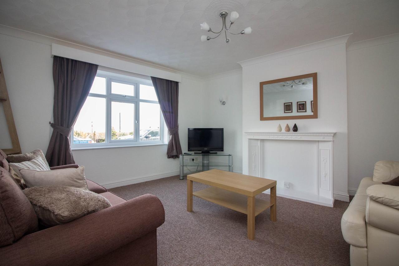 Lovely Sea Front House In Cleethorpes - Sleeps 6 Экстерьер фото