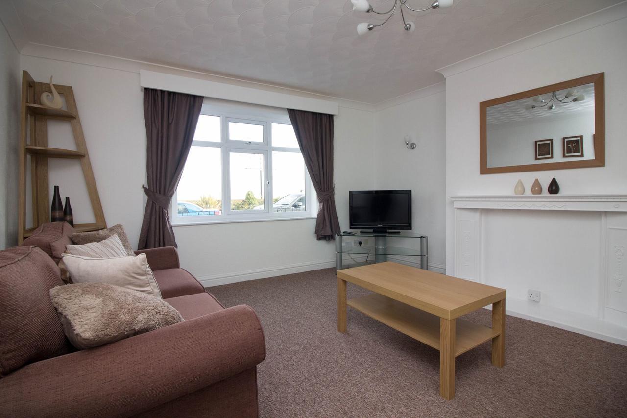 Lovely Sea Front House In Cleethorpes - Sleeps 6 Экстерьер фото