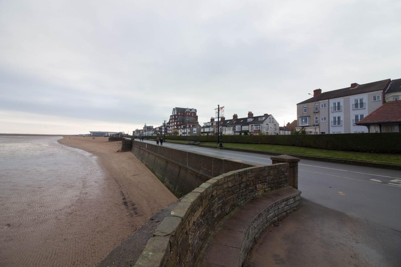 Lovely Sea Front House In Cleethorpes - Sleeps 6 Экстерьер фото
