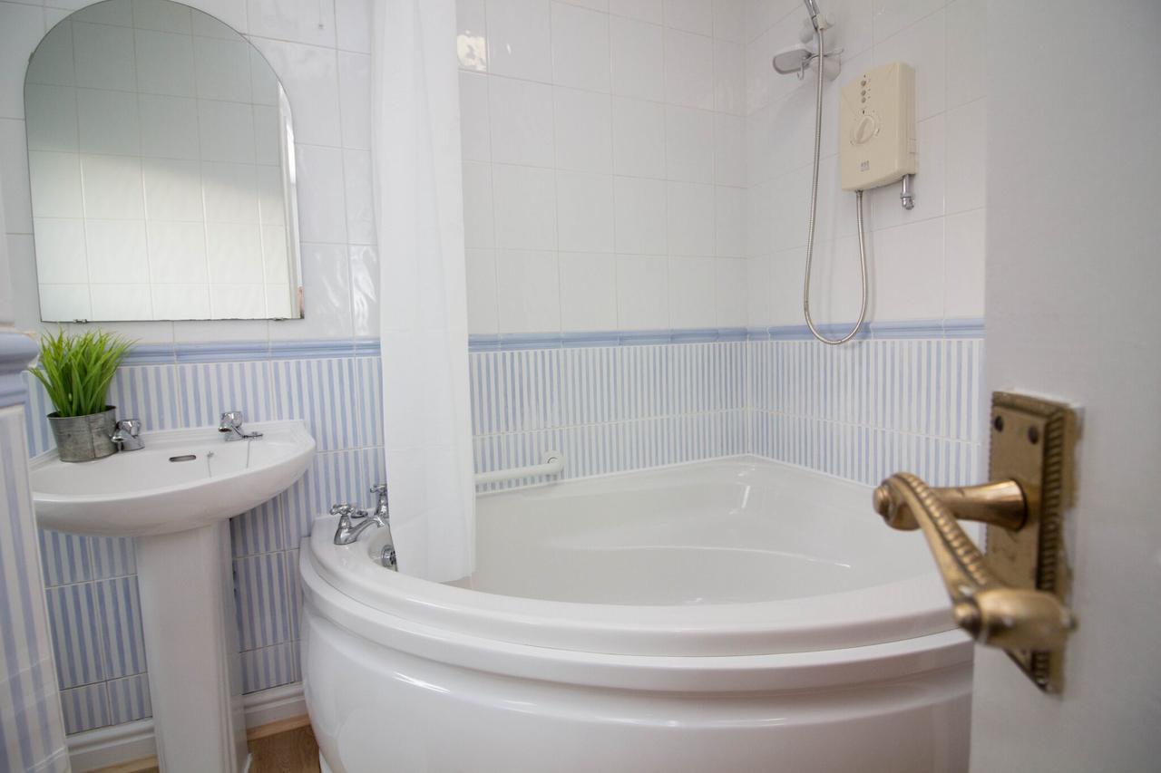 Lovely Sea Front House In Cleethorpes - Sleeps 6 Экстерьер фото