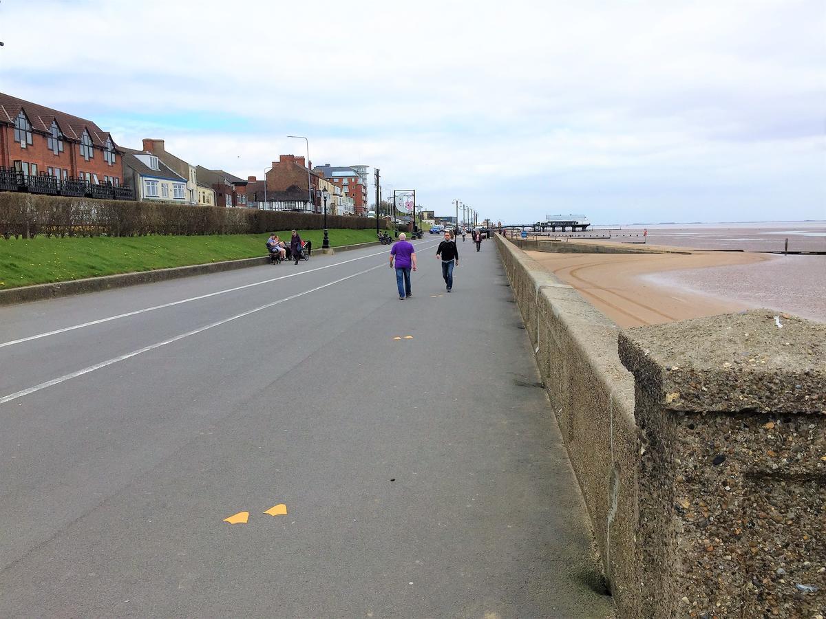 Lovely Sea Front House In Cleethorpes - Sleeps 6 Экстерьер фото